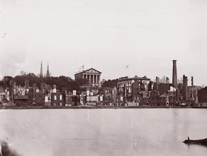 Ruiny na North Bank of Canal, Richmond, 1865. autorstwa Alexander Gardner