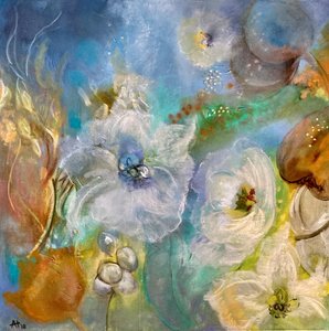 Eteryczne białe kwiaty autorstwa Alexandra Higgins