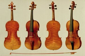 Skrzypce (Ltor): „Alard” Antonio Stradivariusa (ok. 1644-1737) 1715 i „Król Józef” Giovanniego Guarneriego „del Gesu” (zm. 1744) z „Instrumenty muzyczne” (kolorowa lito)