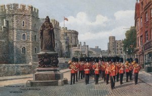 Statua Wiktorii, Castle Approach, Windsor autorstwa Alfred Robert Quinton