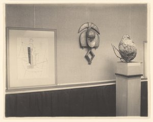 [Szczegół wystawy Picasso-Braque na 291]. autorstwa Alfred Stieglitz