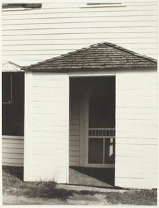 Drzwi do kuchni, Lake George, 1934. autorstwa Alfred Stieglitz