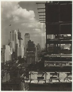 Z mojego okna w amerykańskim miejscu, północ, 1931. autorstwa Alfred Stieglitz