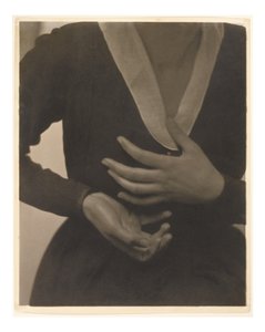 Ręce Georgii O’Keeffe w galerii 291 autorstwa Alfred Stieglitz