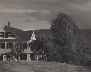 Dom i topole, Lake George autorstwa Alfred Stieglitz