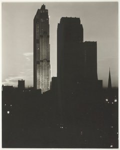 Nowy Jork z Shelton, 1935. autorstwa Alfred Stieglitz