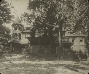 Oaklawn House, (strona wschodnia) autorstwa Alfred Stieglitz