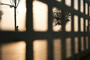 Sylwetka w złotej godzinie autorstwa Ali Ayer