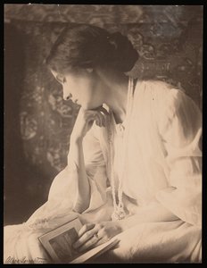Alice Broughton zdjęcie Agnes Pelton (zdjęcie czarno-białe) autorstwa Alice Boughton