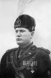 Benito Mussolini (zdjęcie czarno-białe) autorstwa Fratelli Alinari
