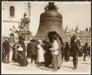 [Fotografie z podróży studyjnej do Rosji wykorzystane w obrazie "Zniesienie pańszczyzny w Rosji" (1914), z cyklu "Epopeja Słowian, Moskwa"]. autorstwa Alphonse Maria Mucha