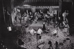 Kalifornia: Hollywood, „Film” kręcony w jednym z wielu studiów filmowych w pobliżu Los Angeles (zdjęcie czarno-białe) autorstwa American Photographer (after)