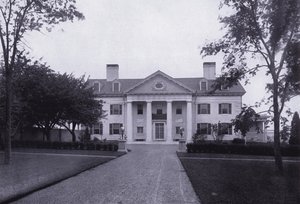 Charles A Platt: Villasera, wschodnia elewacja (zdjęcie czarno-białe) autorstwa American Photographer (after)