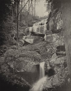 Fall Creek Cascade, Karolina Północna (zdjęcie czarno-białe) autorstwa American Photographer (after)