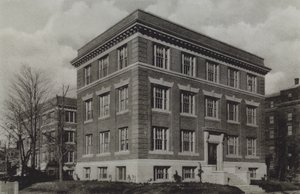 Uniwersytet Harvarda: Wolcott Gibbs Memorial Laboratory, T Jefferson Coolidge Chemical Laboratory (zdjęcie czarno-białe) autorstwa American Photographer (after)