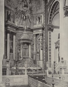 Wnętrze kościoła Guadalupe (zdjęcie czarno-białe) autorstwa American Photographer (after)