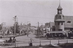 Old Orchard Beach, Maine: Old Orchard patrząc w stronę plaży (zdjęcie czarno-białe) autorstwa American Photographer (after)