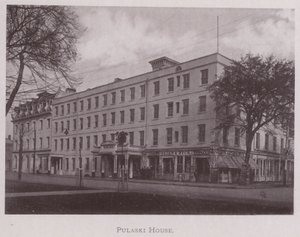 Dom Pułaskiego (zdjęcie czarno-białe) autorstwa American Photographer (after)