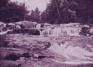 Upper Jackson Falls, Wild-Cat River, New Hampshire (zdjęcie czarno-białe) autorstwa American Photographer (after)