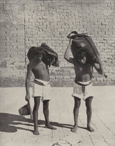 Przewoźnicy wody w Guanajuato (zdjęcie czarno-białe) autorstwa American Photographer (after)