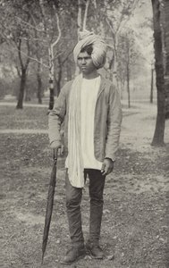 Żongler hinduski autorstwa American Photographer