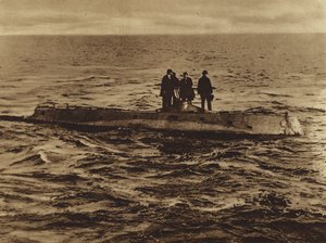 Ameryka w I wojnie światowej: Prototyp nowoczesnego okrętu podwodnego (zdjęcie czarno-białe) autorstwa American Photographer