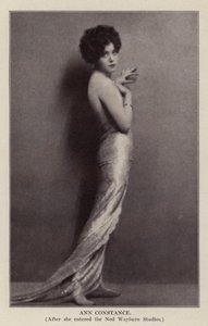 Ann Constance (zdjęcie czarno-białe) autorstwa American Photographer