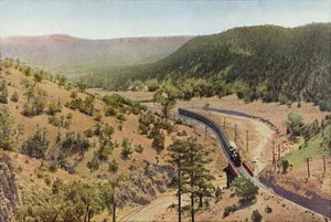 Apache Canyon, między Las Vegas a Lamy, Nowy Meksyk (kolorowe zdjęcie) autorstwa American Photographer