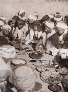 Arabscy wieśniacy jedzący posiłek, Palestyna (zdjęcie czarno-białe) autorstwa American Photographer