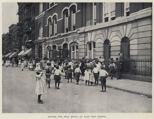 Zanim zadzwoni dzwon, szkoła East Side (zdjęcie czarno-białe) autorstwa American Photographer