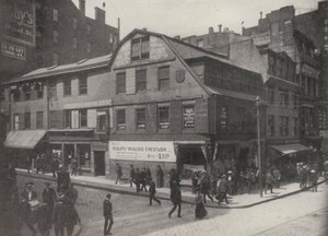 Boston: Księgarnia Old Corner, zbudowana w 1712 r. (zdjęcie czarno-białe) autorstwa American Photographer