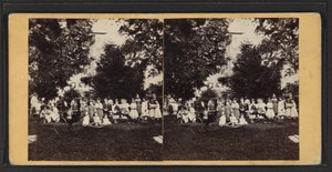 Dzieci i plac zabaw, społeczność Oneida, stan Nowy Jork, ok. 1870 (zdjęcie czarno-białe) autorstwa American Photographer