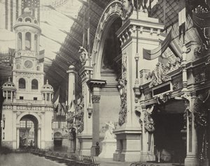 Wieża zegarowa i francuska fasada autorstwa American Photographer