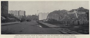 Piąta Aleja, patrząc w stronę Mt Morris Park od 100 i XVIII ulicy (zdjęcie czarno-białe) autorstwa American Photographer