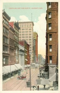 Czwarta Aleja, na wschód od Race Street, Cincinnati, Ohio (zdjęcie kolorowe) autorstwa American Photographer