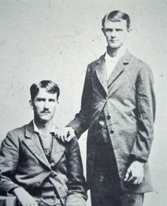 Frank (1843-1915) i Jesse James (1847-82) ok. 1870 (zdjęcie czarno-białe) autorstwa American Photographer