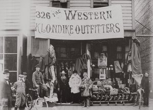 Sklep Klondike Outfitters, Cordova Street, Vancouver 1897 (zdjęcie czarno-białe) autorstwa American Photographer