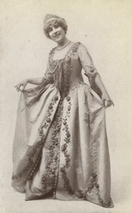 Lukrecja Bori jako "Manon Lescaut" (zdjęcie czarno-białe) autorstwa American Photographer