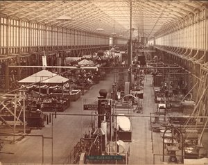 Machinery Hall, South Avenue, Międzynarodowa Wystawa Stulecia w Filadelfii, 1876 (odbitka srebrna) autorstwa American Photographer