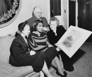 Marian Anderson (1897-1993) i Richard Bucky Fuller (1895-1983) z dwiema innymi kobietami