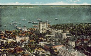Miami, Floryda, ok. 1925 r: Widok Miami z lotu ptaka (zdjęcie kolorowe) autorstwa American Photographer