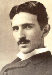 Nikola Tesla (zdjęcie czarno-białe) autorstwa American Photographer