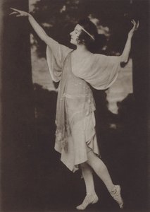 Pavlova w balecie z opery "Orfeusz i Eurydyka" (zdjęcie czarno-białe) autorstwa American Photographer