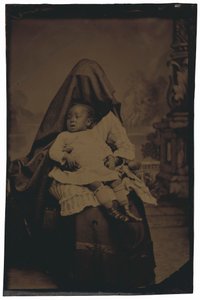 Portret ukrytej kobiety z dzieckiem, ok. 1875 (zdjęcie) autorstwa American Photographer