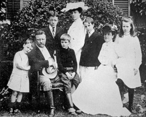 Prezydent Theodore Roosevelt z żoną i rodziną autorstwa American Photographer