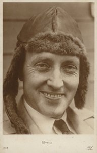 Richard E. Byrd, amerykański oficer marynarki wojennej, lotnik i odkrywca (zdjęcie czarno-białe) autorstwa American Photographer