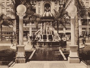 San Diego: Elektryczna fontanna w Plaza Park, naprzeciwko hotelu US Grant, podarowana miastu przez Louisa J. Wilde