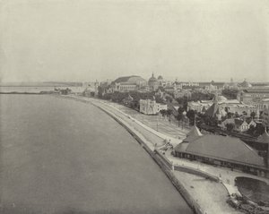 Promenada nad brzegiem jeziora autorstwa American Photographer