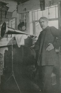 Thomas Edison w swoim warsztacie