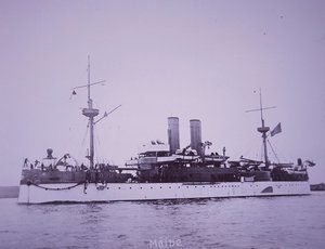 USS Maine, później zatopiony w porcie w Hawanie autorstwa American Photographer